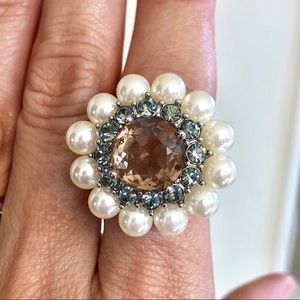 Gorgeous pearl, diamond, & topaz ring. Size 9 Avon